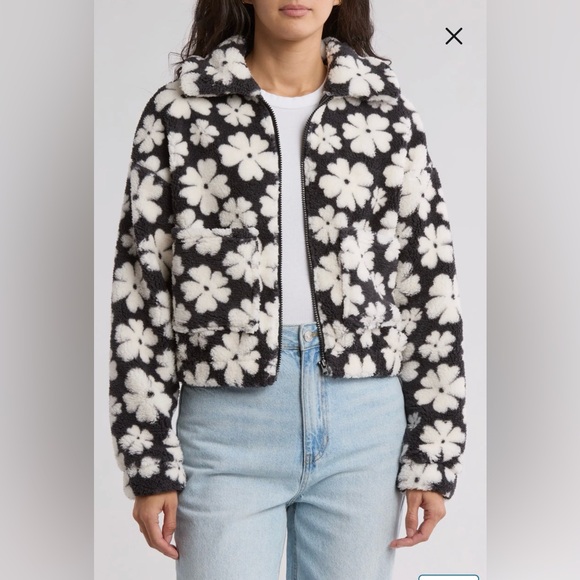 Billabong Jackets & Blazers - Billabong Warmed Up Floral Fleece Shacket sz Large in Black and White Flower